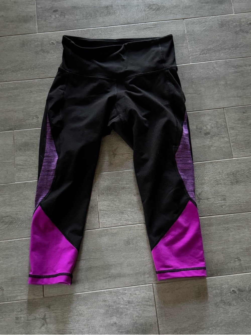 Old Navy Black and Purple Colorblock Capri Leggings Sz MP